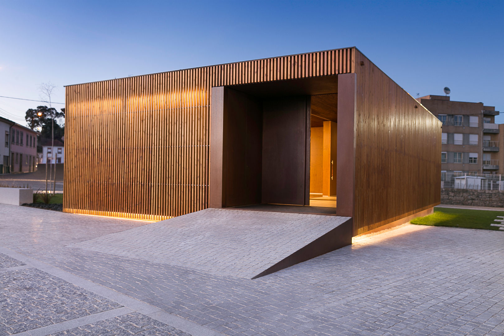 Capela de S. Pedro de Avioso Banema S.A. Espaços comerciais Madeira Acabamento em madeira lunawood,madeiramodificada,thermowood,Museus