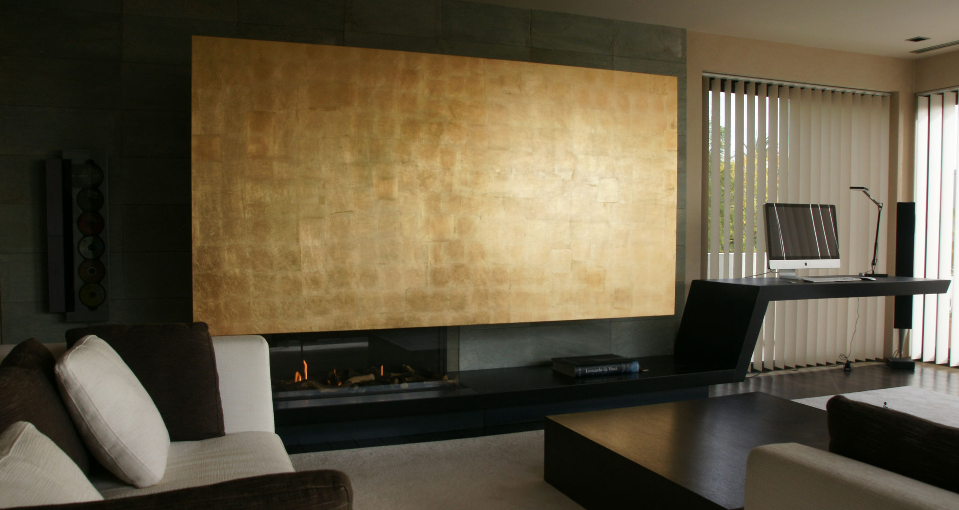 Fireplace and sliding panel Studioapart Interior & Product design Barcelona Salones de estilo moderno fireplace