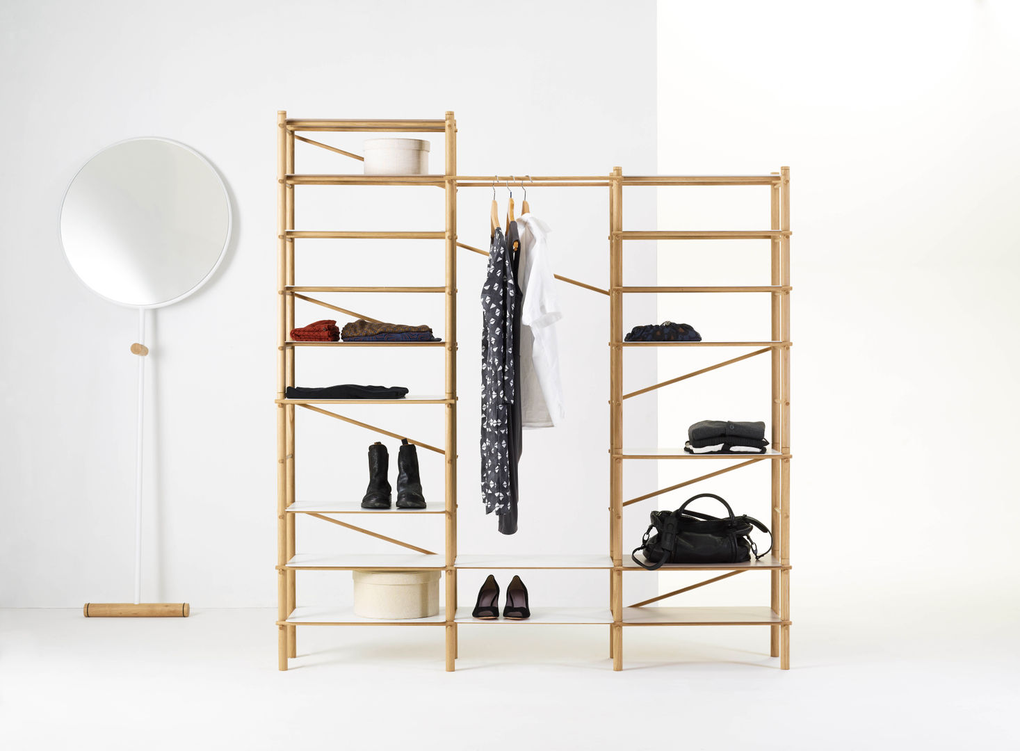 Andamio shelf estantería , Studioapart Interior & Product design Barcelona Studioapart Interior & Product design Barcelona 储藏室 儲藏櫃