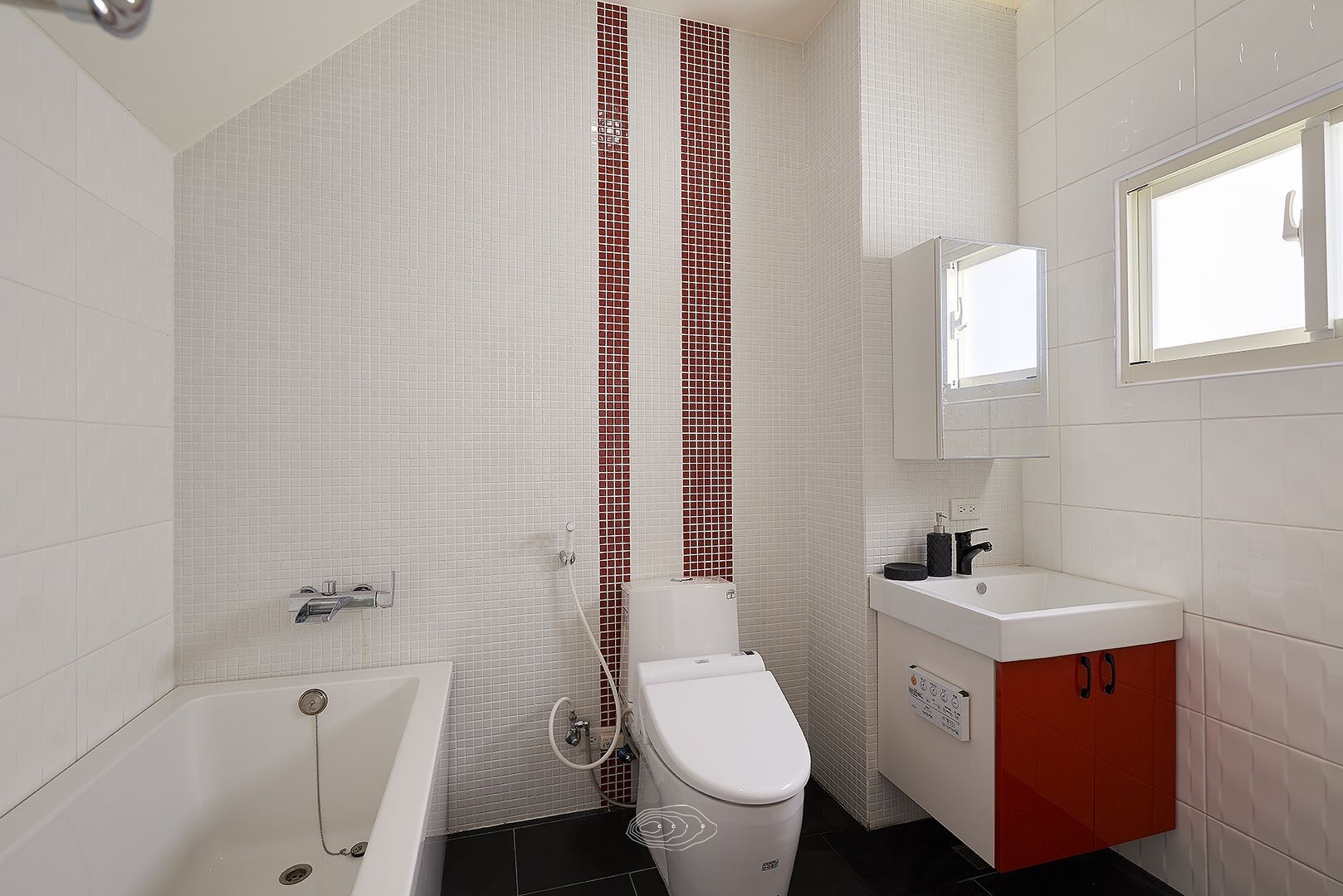 狹長街屋大改造, 層層室內裝修設計有限公司 層層室內裝修設計有限公司 Scandinavian style bathroom