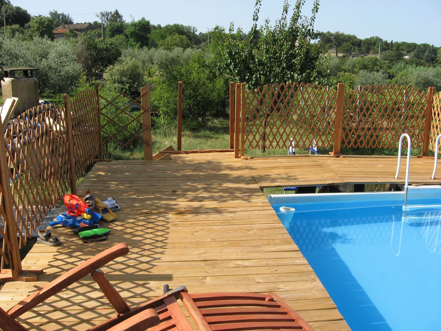 PAVIMENTAZIONE SOPRALEVATA IN PINO per piscina fuori terra ONLYWOOD Pavimento Legno Effetto legno pavimento,decking,esterno,legno,wood,pino,listoni,piscina,fuoriterra