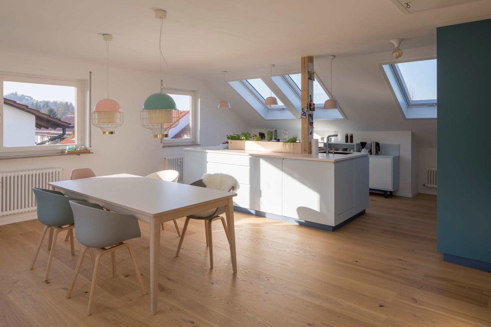 OFFENE LICHTUNG - Wohnen unterm Dach, mori mori Moderne Küchen design,architecture,living,well being,colours,open,open floor plan,offener Grundriss,kitchen design