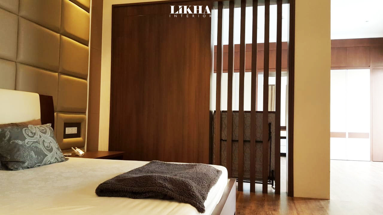 RUANG TIDUR DAN RUANG KERJA NYAMAN di Kanayakan, Likha Interior Likha Interior Modern style bedroom Plywood