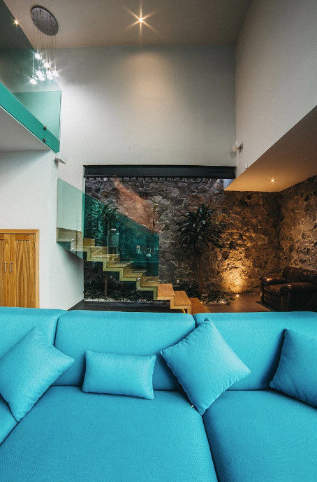 CASA HERRADURA, Zona Arquitectura Más Ingeniería Zona Arquitectura Más Ingeniería Moderne Wohnzimmer Textil Bernstein/Gold Sofas und Sessel