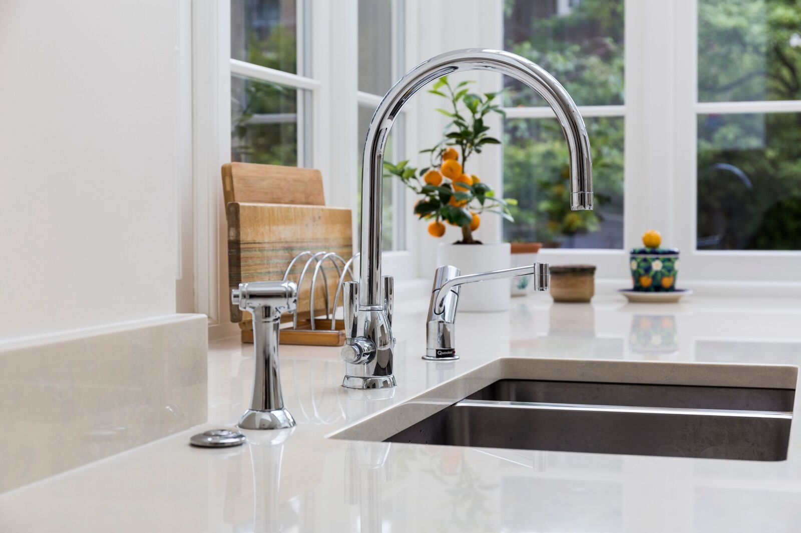 Stylish Sink homify Modern Kitchen Sinks & taps