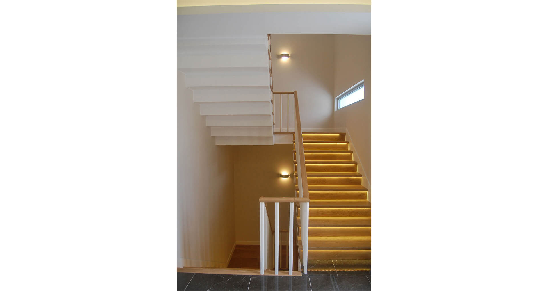 Lagun E House, Tolga Archıtects Tolga Archıtects Escaleras