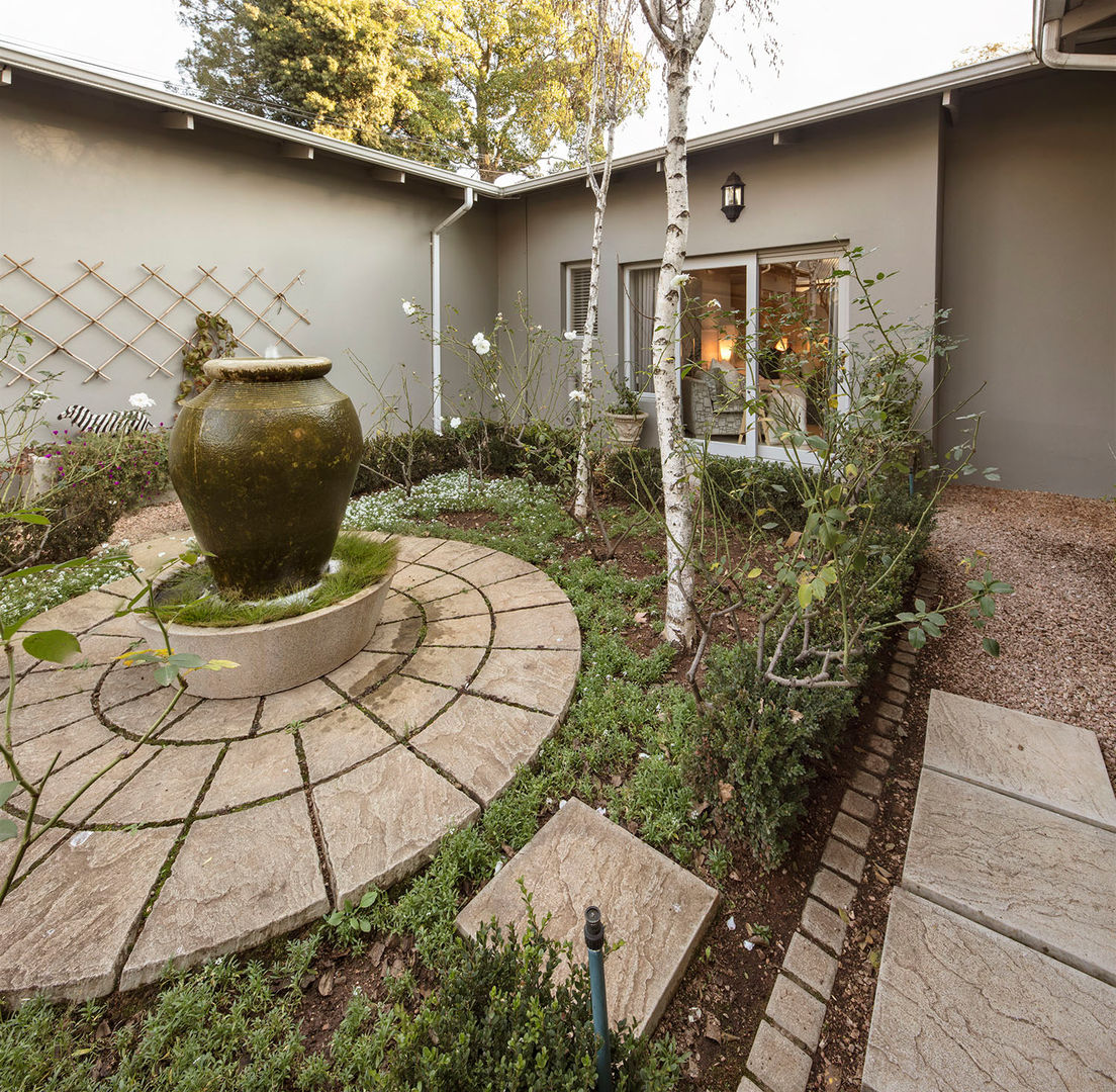 A Charming Courtyard Spegash Interiors Front garden