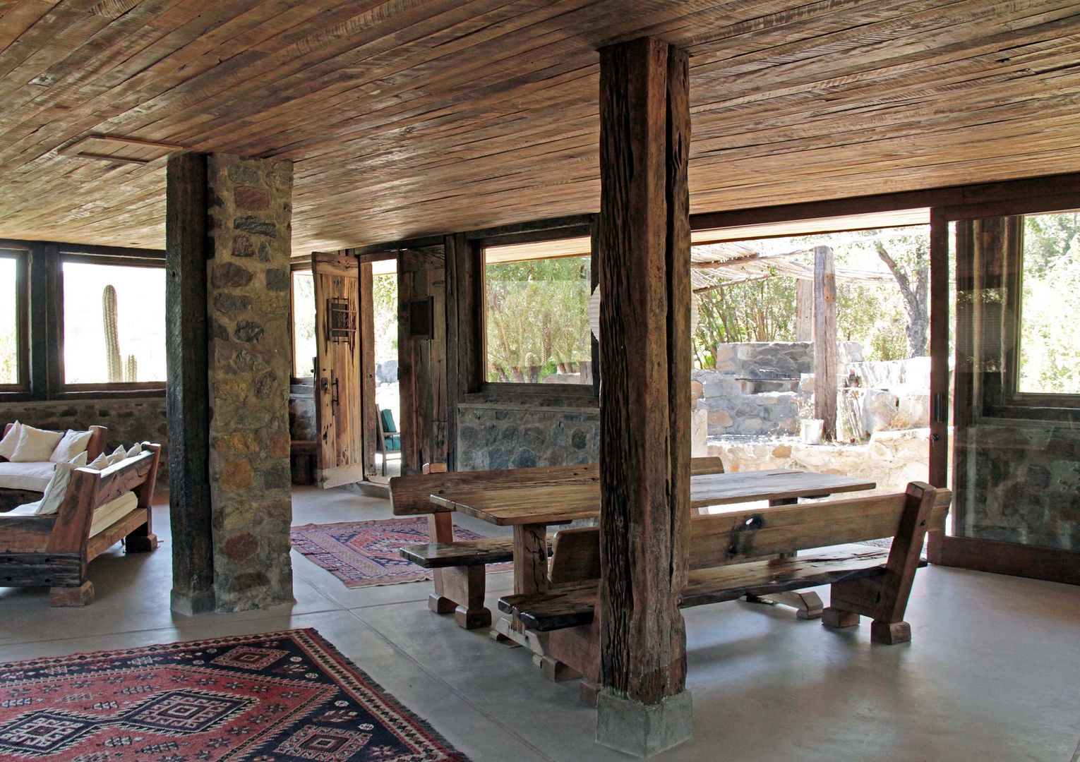 Casa Caleu II, Quincho, Crescente Böhme Arquitectos Crescente Böhme Arquitectos Ruang Makan Gaya Rustic Kayu Wood effect