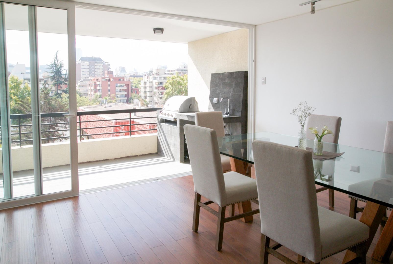 Departamento Las Hortencias, Crescente Böhme Arquitectos Crescente Böhme Arquitectos Modern dining room Concrete