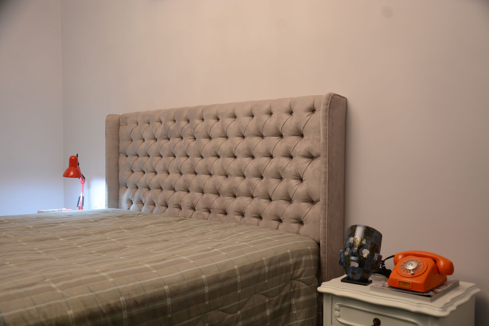 homify Minimalist bedroom Solid Wood Multicolored