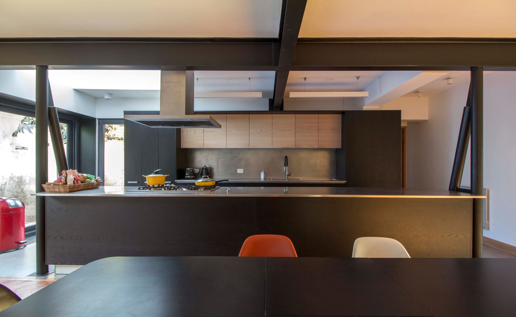 Casa El Bosque, Crescente Böhme Arquitectos Crescente Böhme Arquitectos Built-in kitchens Wood Wood effect