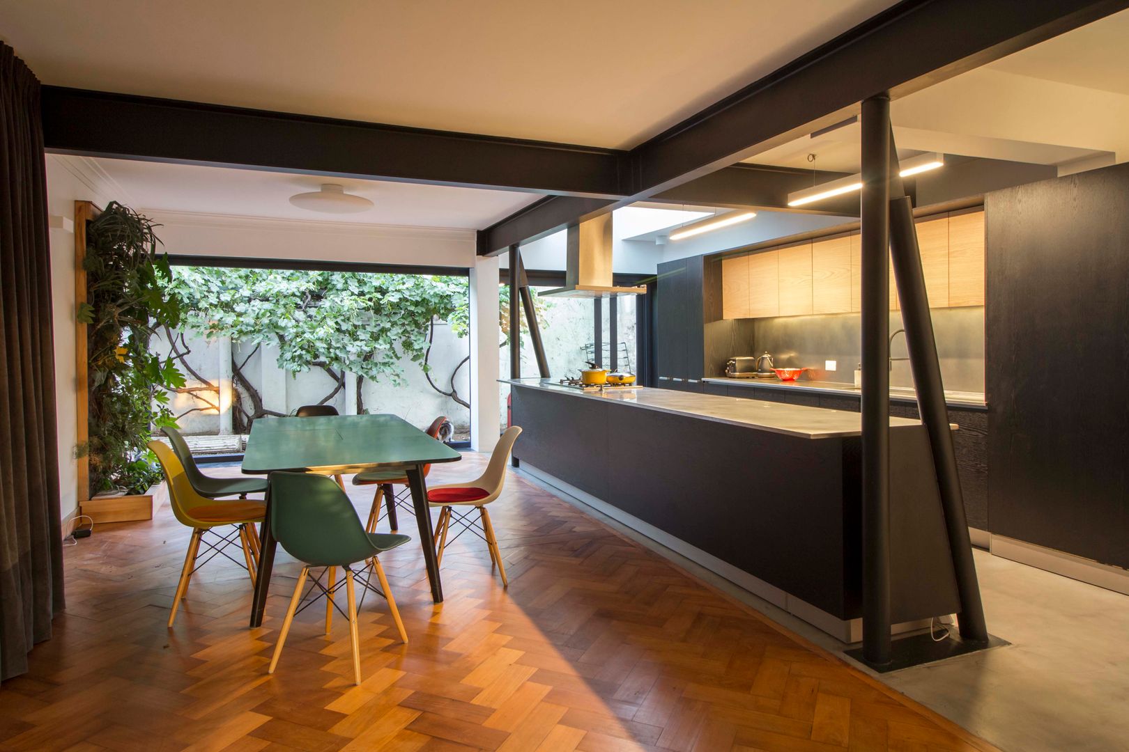 Casa El Bosque, Crescente Böhme Arquitectos Crescente Böhme Arquitectos Minimalist dining room Wood Wood effect