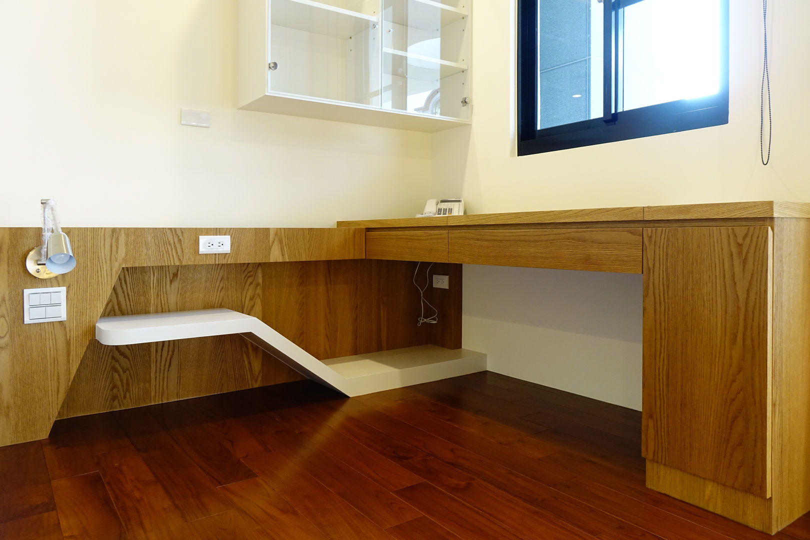 安平區自定義豪宅, houseda houseda Moderne Arbeitszimmer Sperrholz