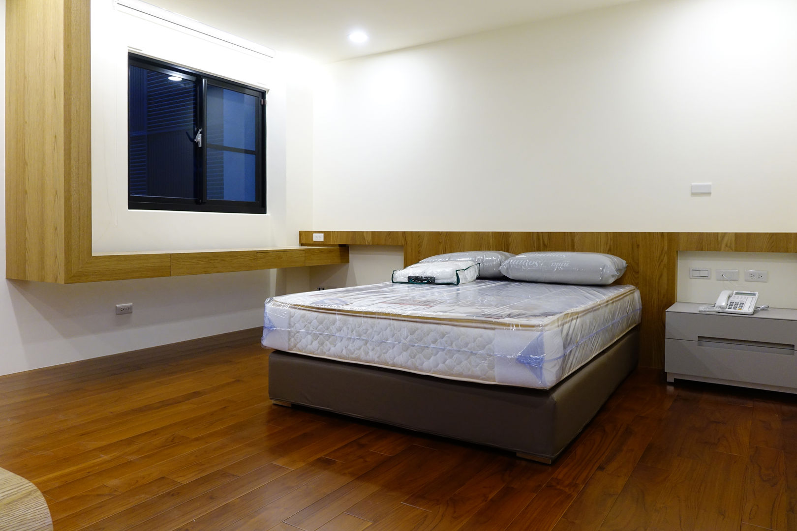 安平區自定義豪宅, houseda houseda Modern style bedroom Plywood
