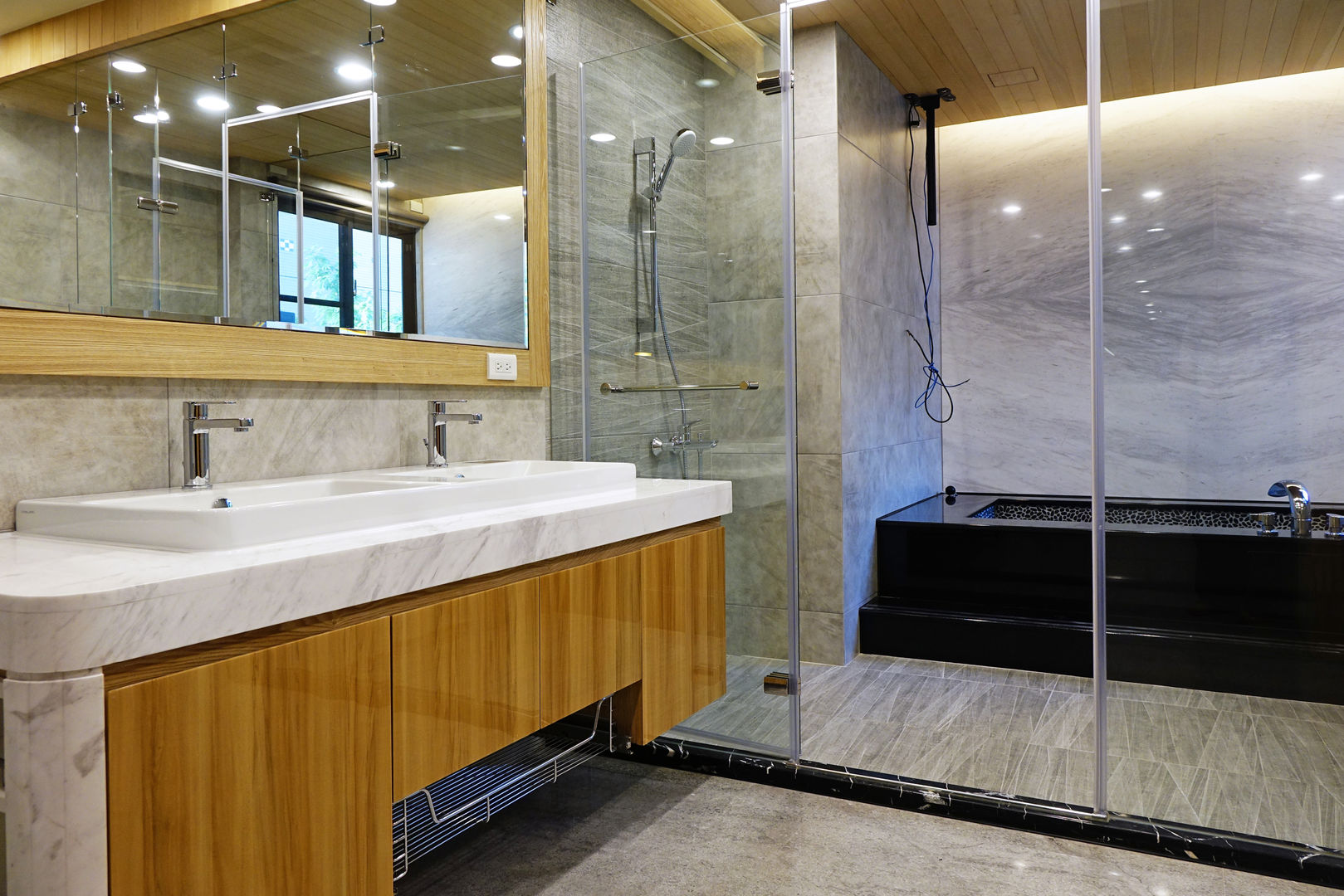 安平區自定義豪宅, houseda houseda Modern bathroom Marble