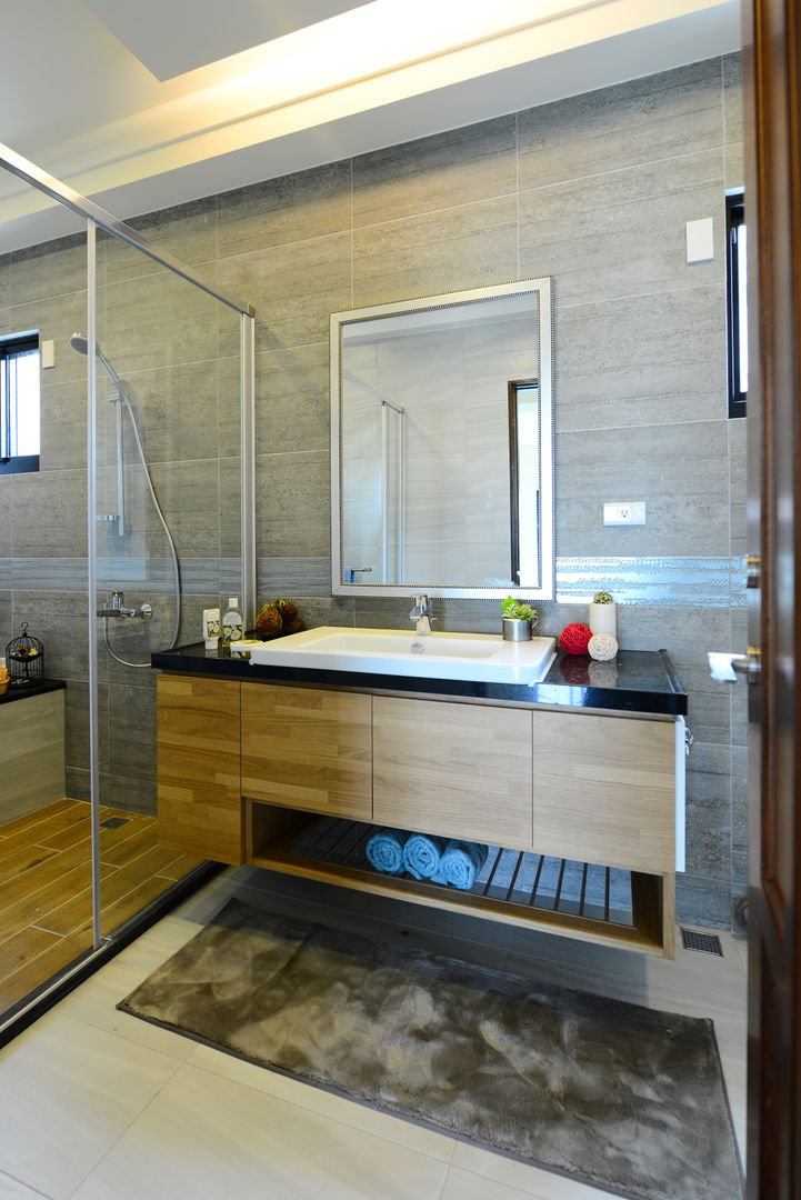 好事文元, houseda houseda Modern bathroom Plywood