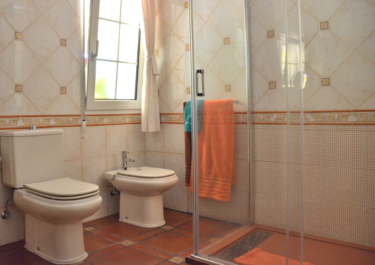 Reformar y renovar casa antigua, Almudena Madrid Interiorismo, diseño y decoración de interiores Almudena Madrid Interiorismo, diseño y decoración de interiores 浴室