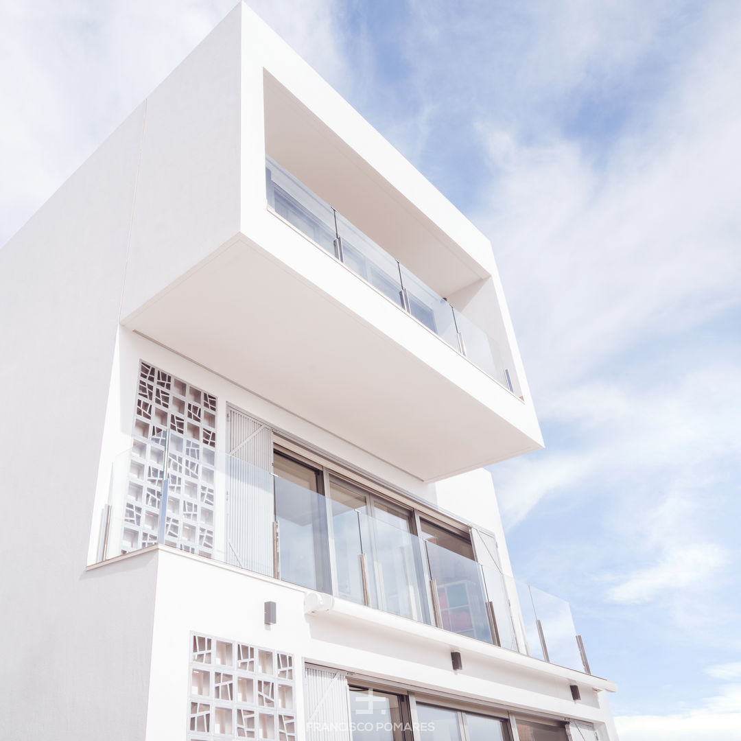 Arquitectura moderna con grandes ventanales y vistas al mar ARREL arquitectura Casas unifamiliares
