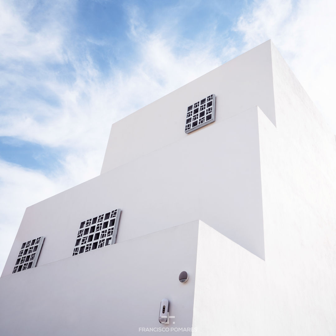 Arquitectura blanca, líneas puras y estilo mediterráneo. ARREL arquitectura Villas modern,architectura,celosia,white,house,summer,beach,facade,arquitectura,santa,pola,alicante