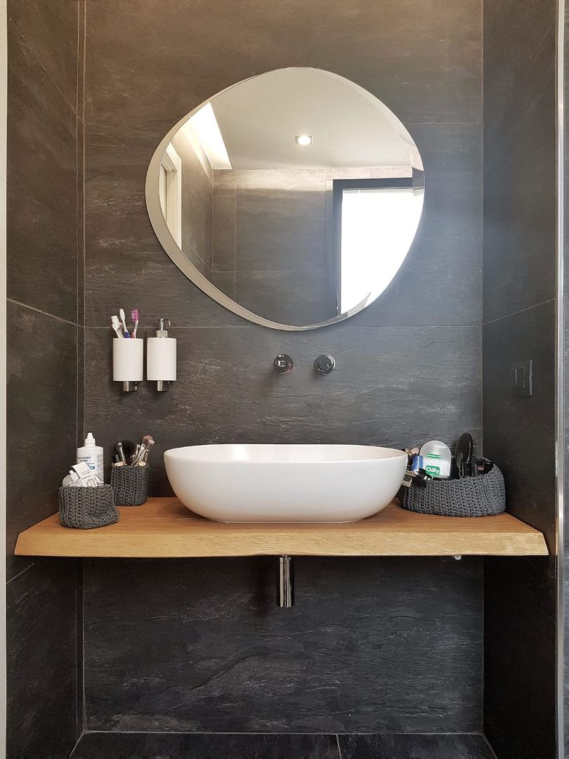 Bagno padronale A2pa Bagno moderno bagno,nero,ardesia,modern,minimalism,specchio,miscelatore a parete,mensola lavabo