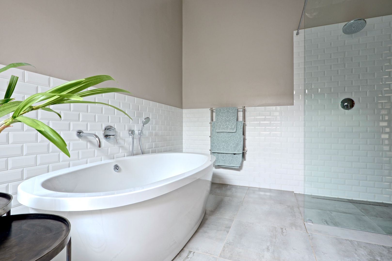 Free standing tub Oksijen Bathroom freestanding bathtub,grey,grey tiles,white,white subway tiles,subway tiles