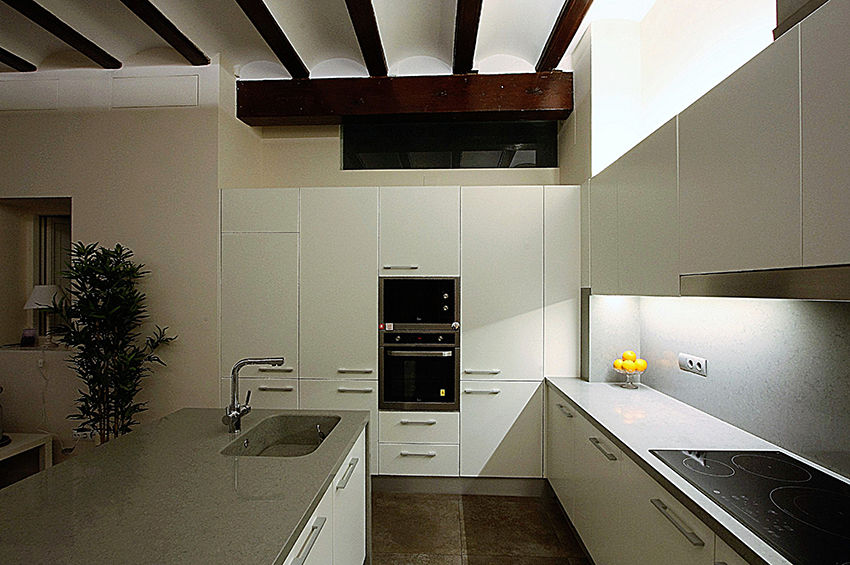 CASA CHISBERT, VALEROYOCHANDO arquitectura VALEROYOCHANDO arquitectura Built-in kitchens