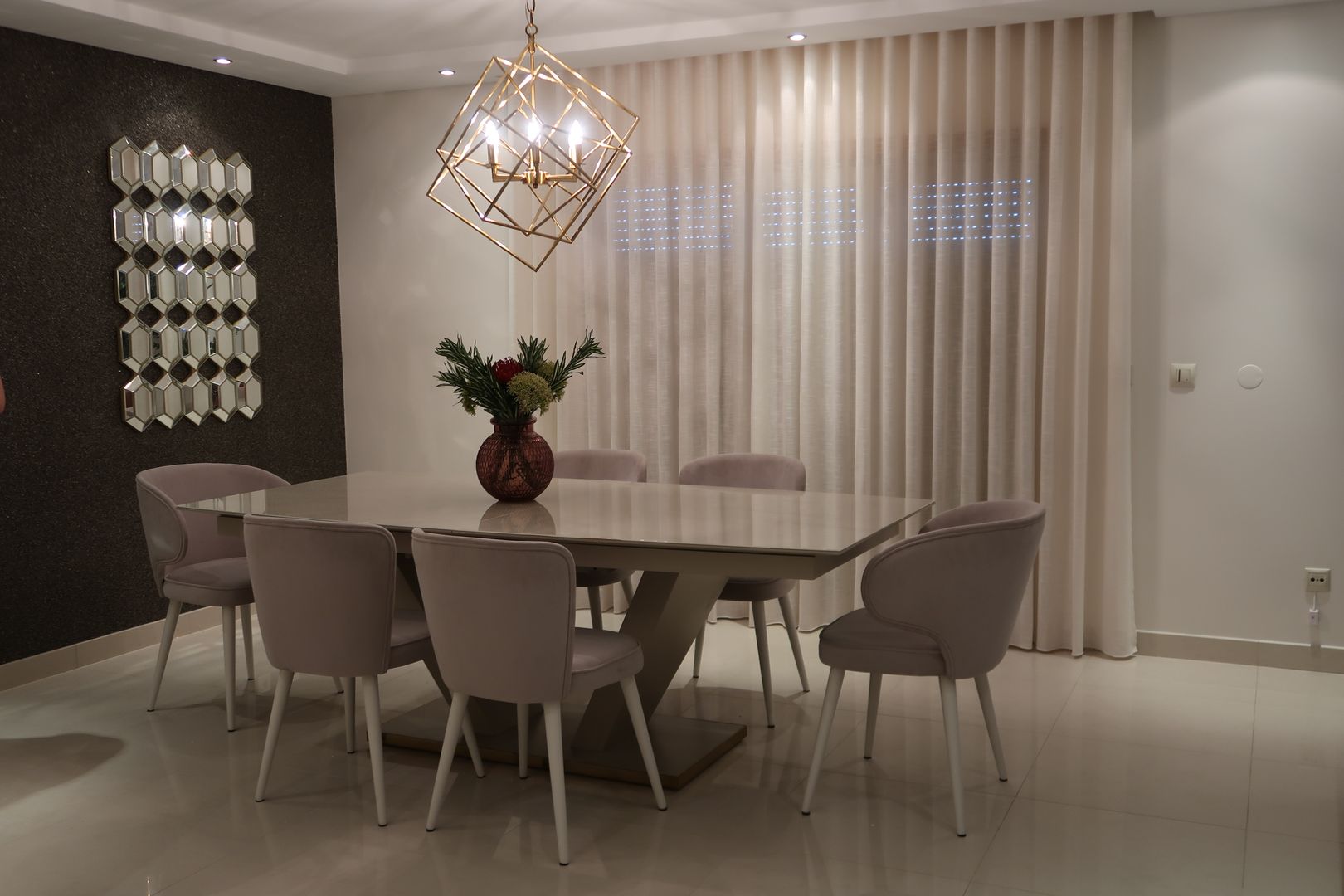 Duplex elegante e sofisticado, Alma Braguesa Furniture Alma Braguesa Furniture Ruang Makan Modern MDF