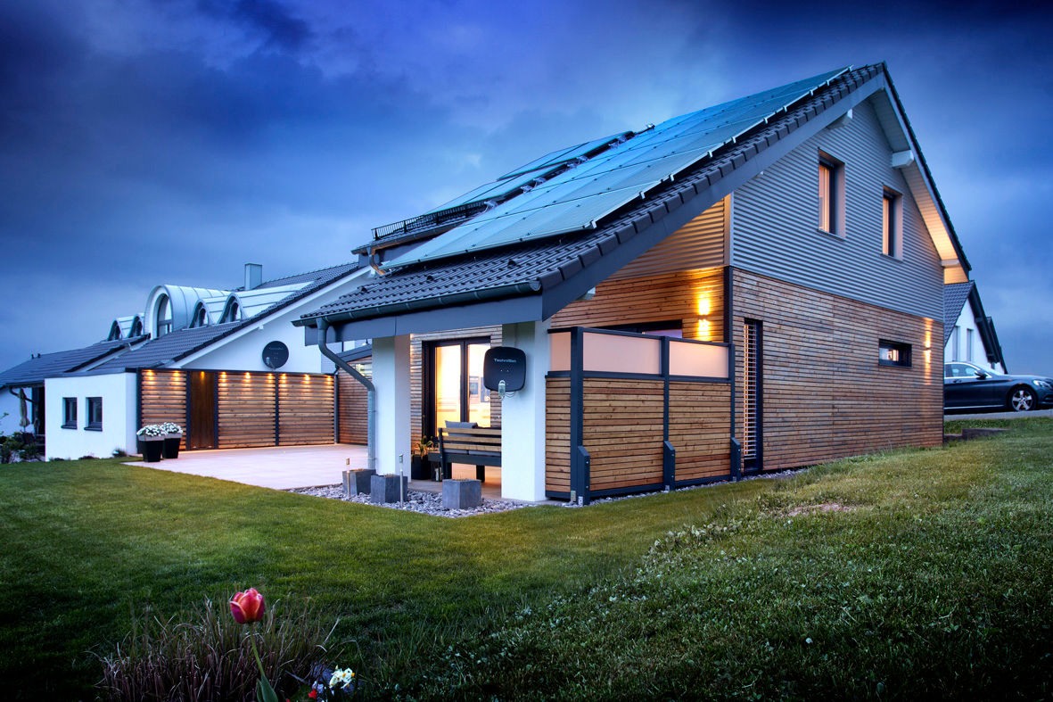 Holzhaus überrascht mit cleverem Energiekonzept - Ein Smart Home muss nicht teuer sein, Gira, Giersiepen GmbH & Co. KG Gira, Giersiepen GmbH & Co. KG 一戸建て住宅