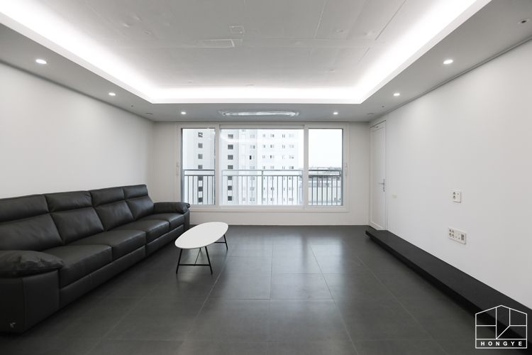 컬러로 포인트를 준 모던 인테리어, 안산 센트럴 푸르지오 39py _ 이사전, 홍예디자인 홍예디자인 Modern living room