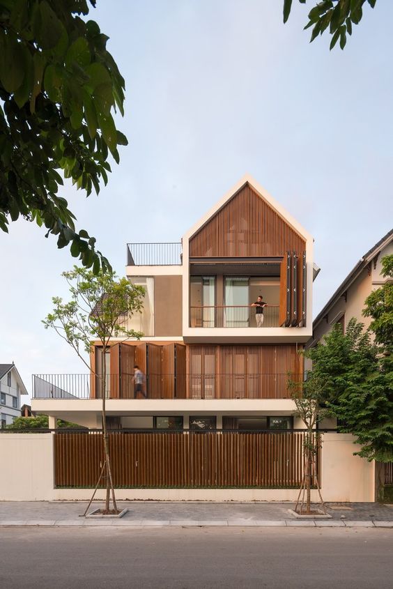 Nhà mái ngói kết hợp với gỗ tự nhiên tạo ấn tượng riêng Công ty Thiết Kế Xây Dựng Song Phát Nhà phong cách châu Á