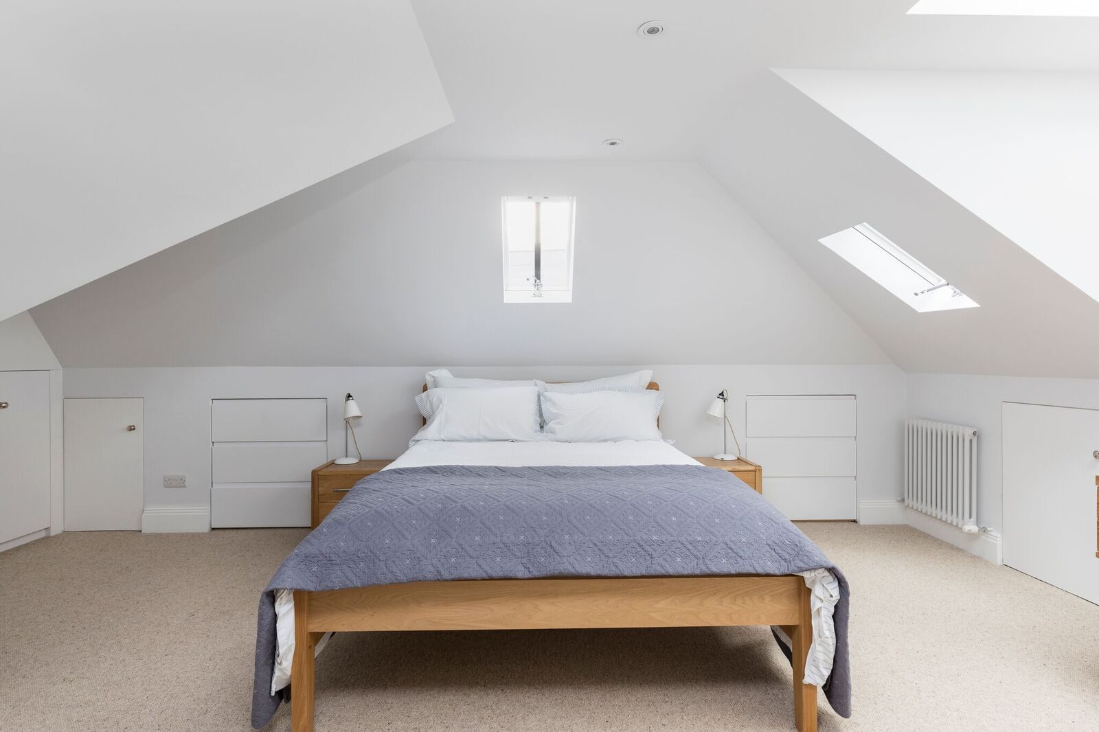 Loft Bedroom homify Moderne Schlafzimmer Natural light,Purple,Bedroom