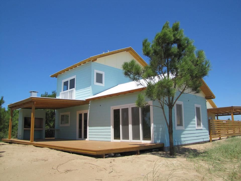 Casa en Costa Esmeralda, 2424 ARQUITECTURA 2424 ARQUITECTURA Klassische Häuser