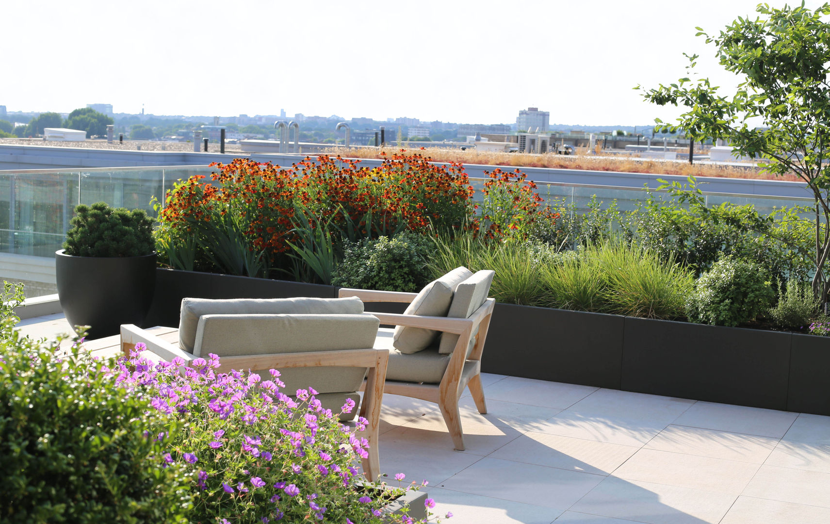 Fulham Reach, London Aralia Roof terrace Stone outdoor seating,outdoor kitchen,outdoor lounge,outdoor furniture,outdoor,indoor outdoor,garden sofa,garden chairs,garden furniture,garden fence,garden table,garden seating