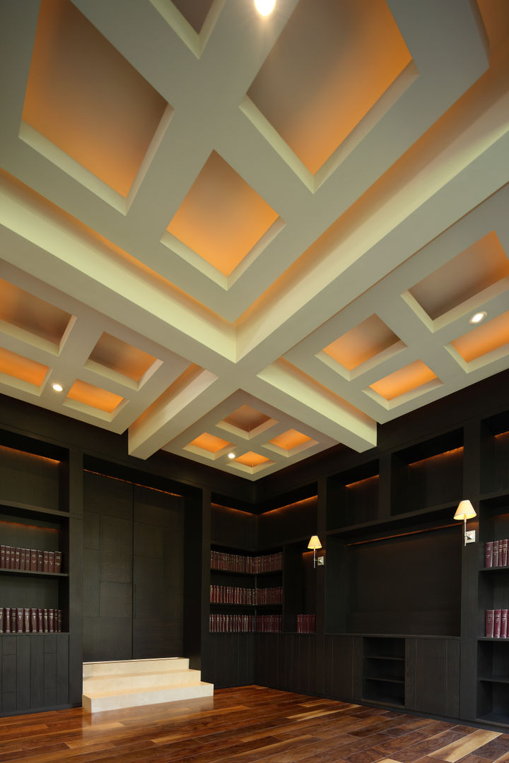Plafones en Biblioteca homify Oficinas y bibliotecas de estilo moderno Madera Acabado en madera Iluminación