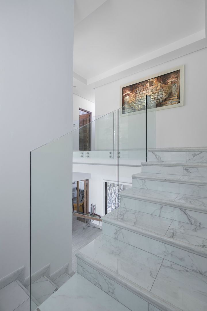 Hallway Deborah Garth Interior Design International (Pty)Ltd Minimalist corridor, hallway & stairs Marble