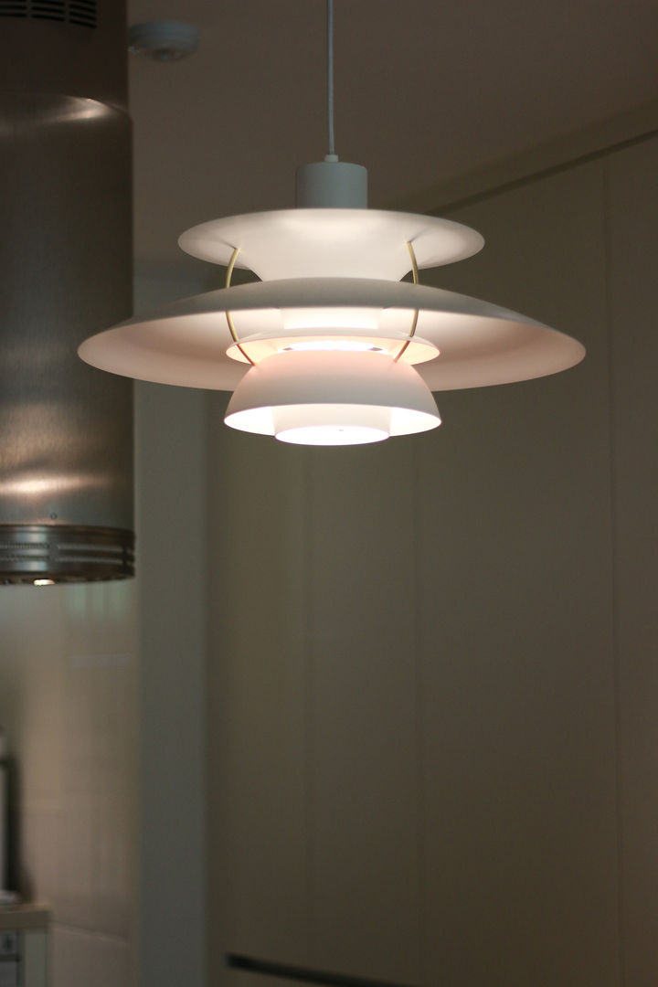 homify 現代廚房設計點子、靈感&圖片 金屬 照明