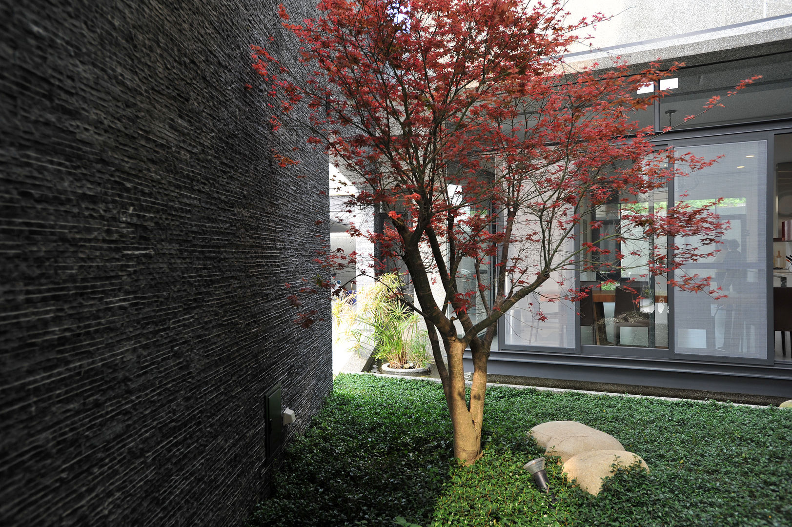 石與樹 黃耀德建築師事務所 Adermark Design Studio Minimalist style garden