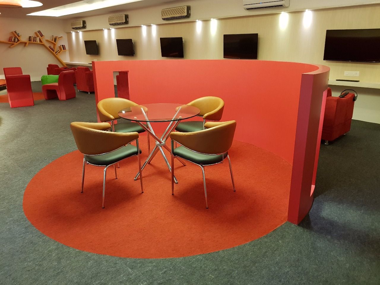 Office Space , MADE AFTER DESIGN LLP MADE AFTER DESIGN LLP غرفة الملابس | Homify كرسي