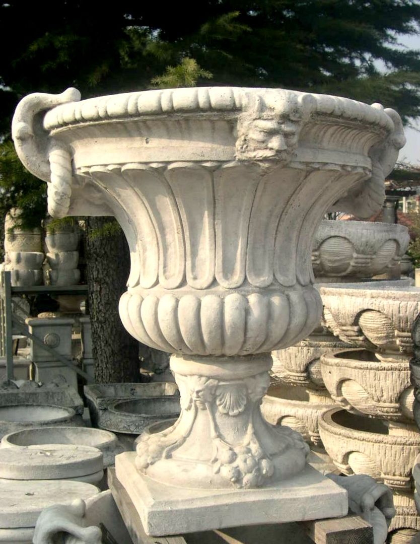 Vasi, fioriere, fontane, statue e tanto altro ancora, Tonazzo Srl Tonazzo Srl Classic style garden Concrete Plant pots & vases
