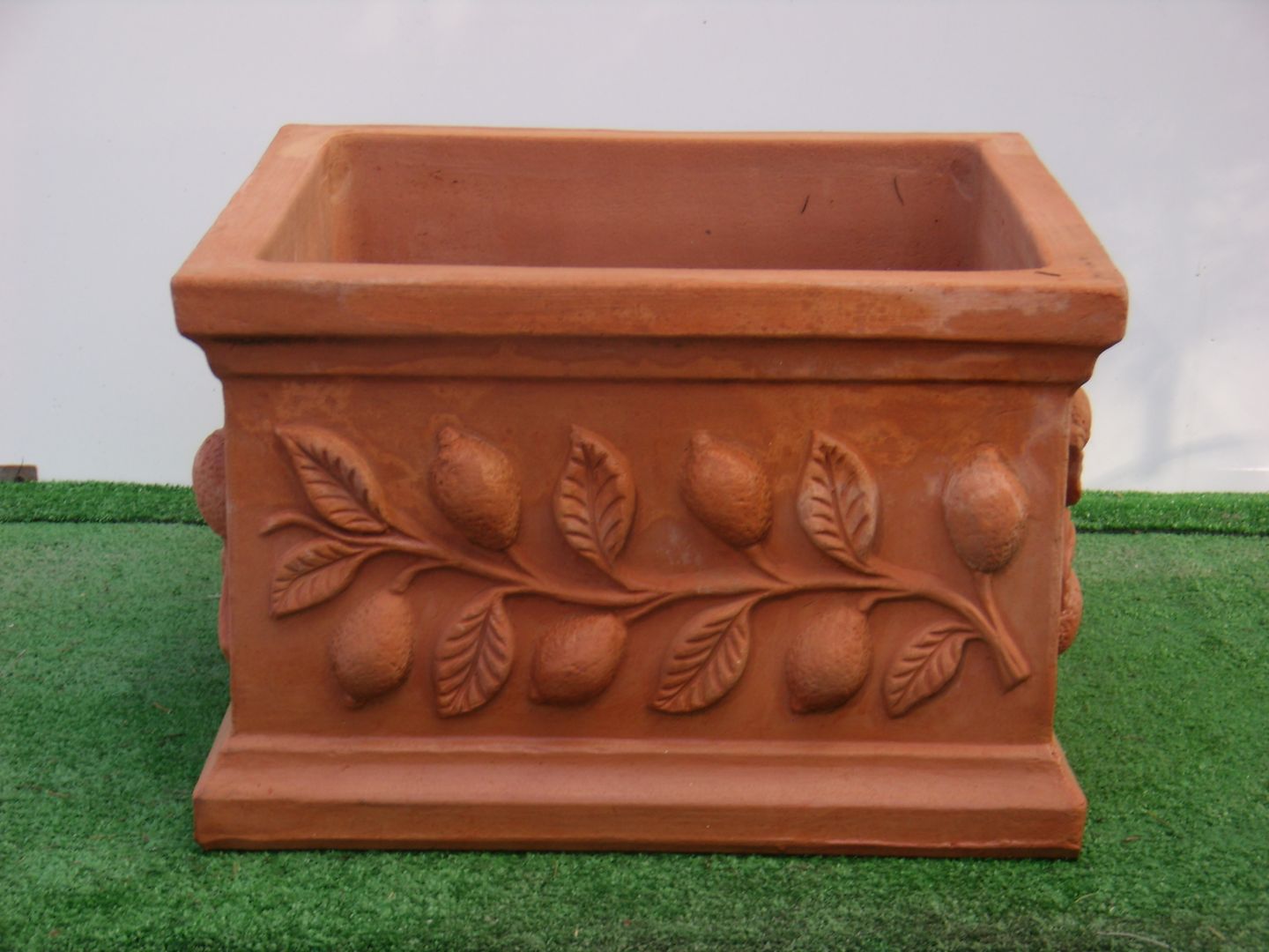 Vasi, fioriere, fontane, statue e tanto altro ancora, Tonazzo Srl Tonazzo Srl Classic style garden Plant pots & vases