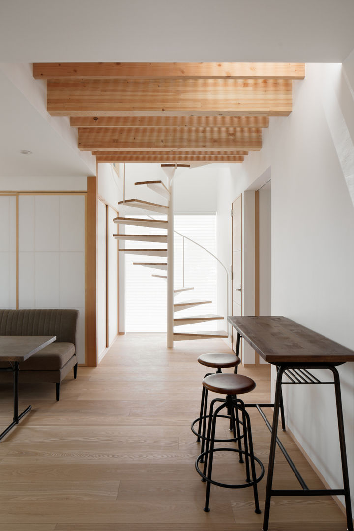 056平塚Kさんの家, atelier137 ARCHITECTURAL DESIGN OFFICE atelier137 ARCHITECTURAL DESIGN OFFICE Stairs Iron/Steel