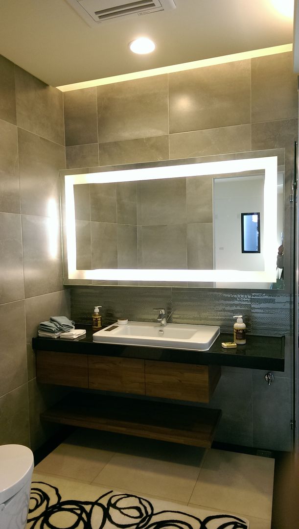 主臥浴室鏡櫃 houseda Eclectic style bathrooms Plywood