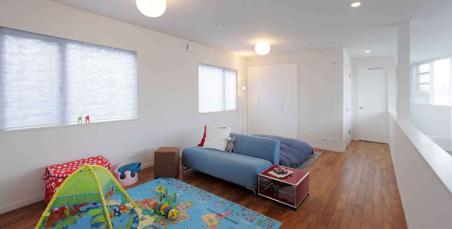シンプルモダン:こだわりを持つ若夫婦のための家, JWA，Jun Watanabe & Associates JWA，Jun Watanabe & Associates モダンデザインの 子供部屋