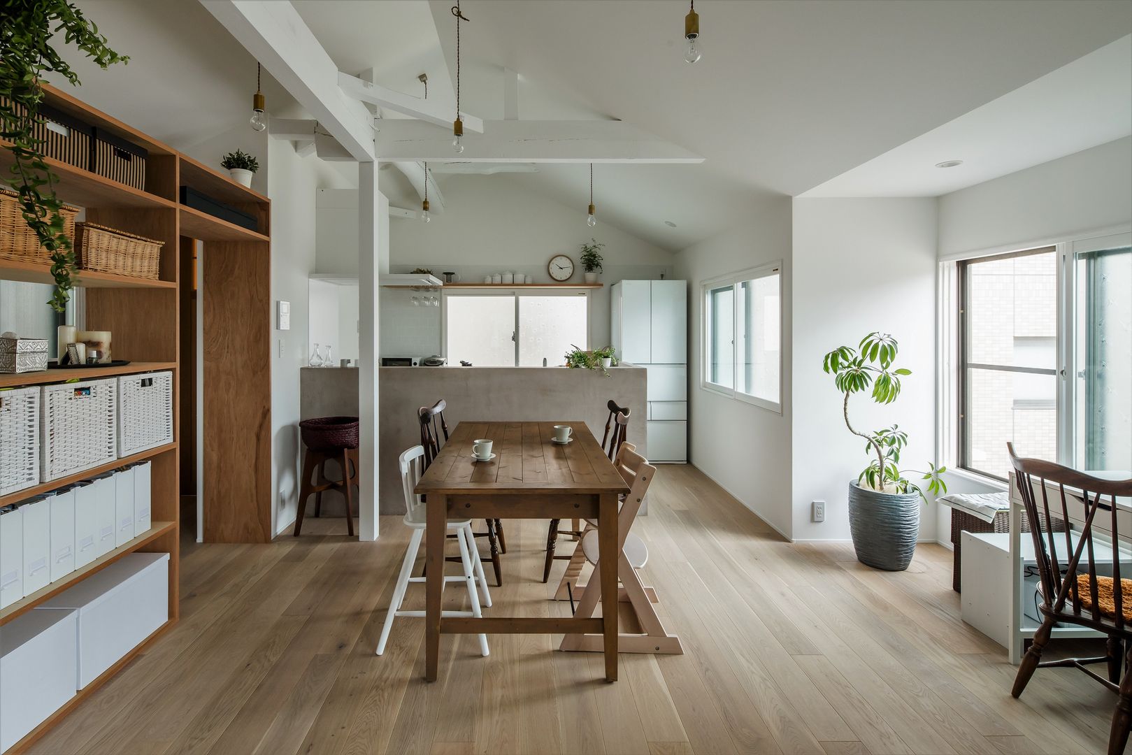 Suita house renovation, ALTS DESIGN OFFICE ALTS DESIGN OFFICE 地中海デザインの ダイニング