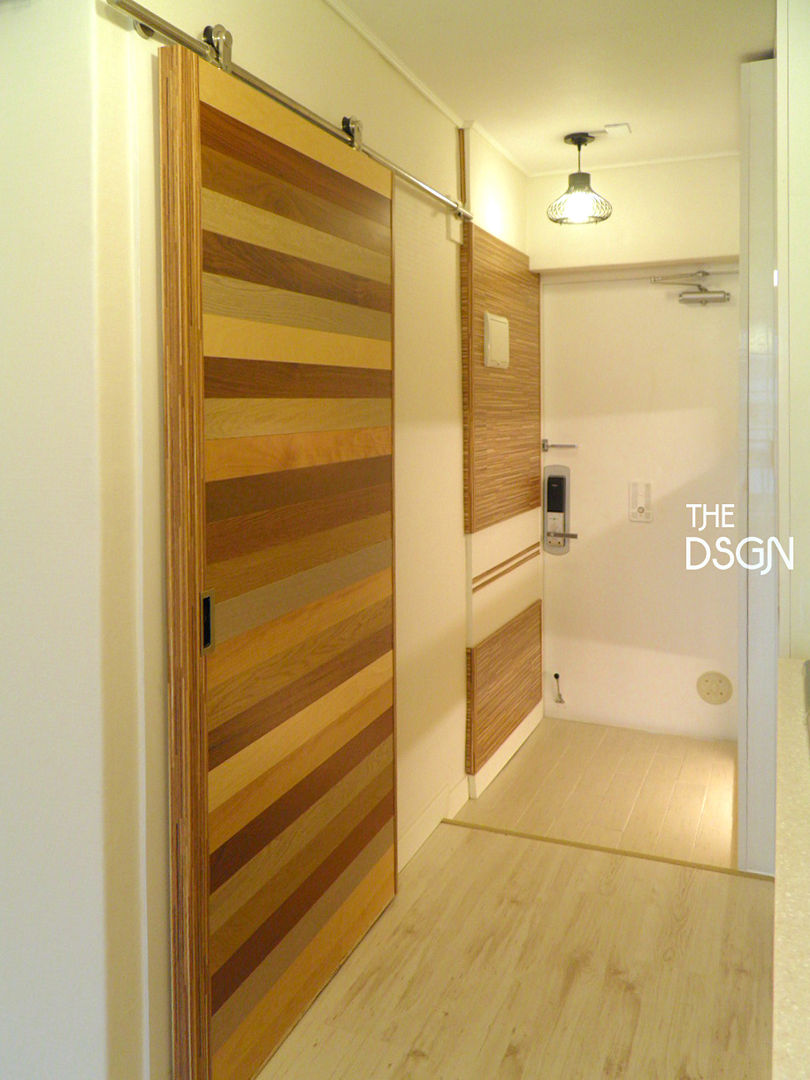 14평 레노베이션, 더디자인 the dsgn 더디자인 the dsgn Corredores, halls e escadas modernos