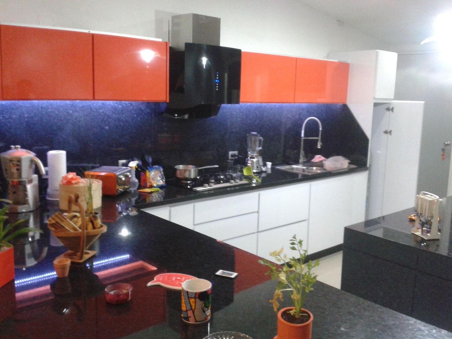 homify Cozinhas embutidas Granito