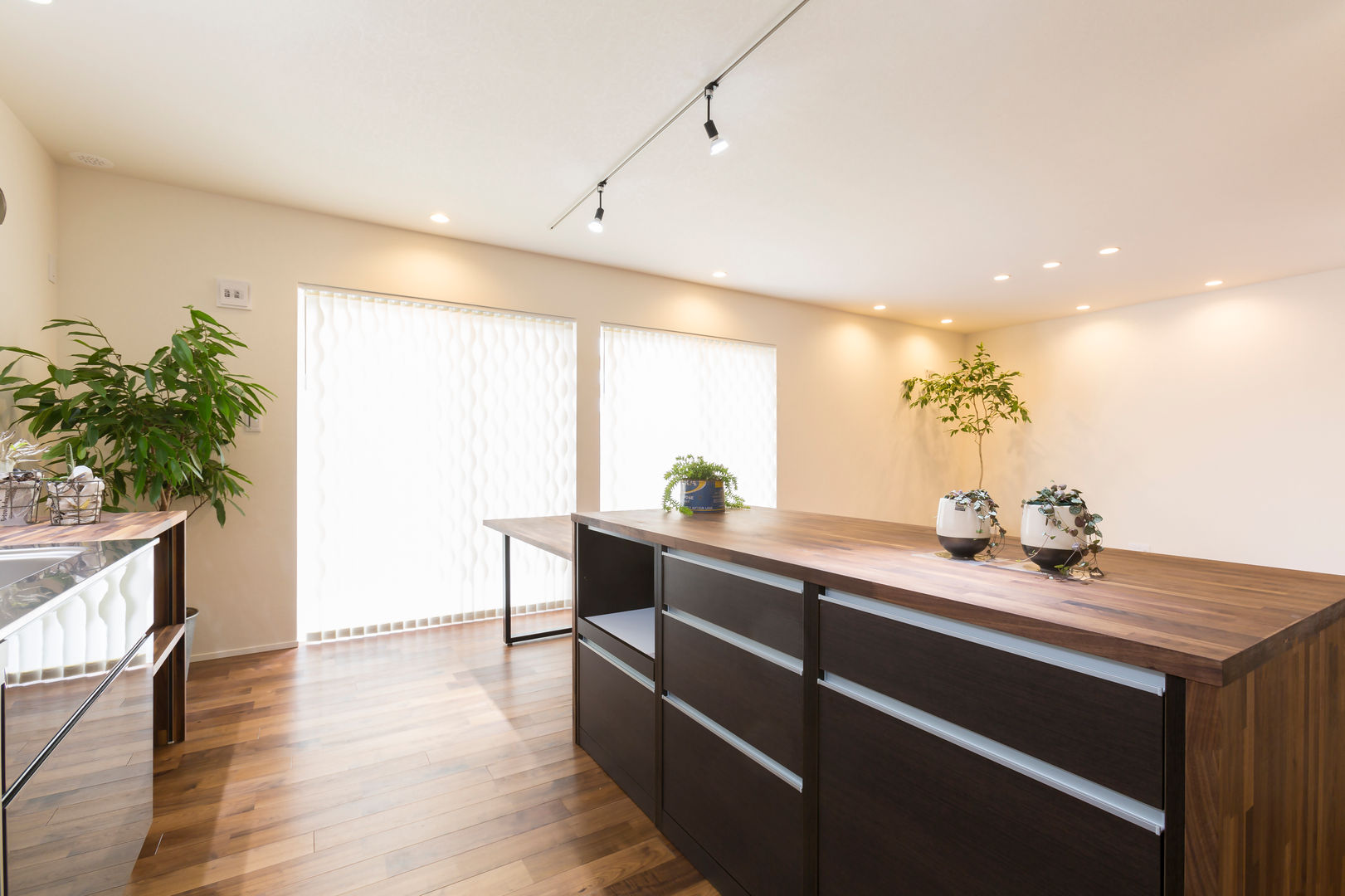 コンパクトで回遊性のある家, KAWAZOE-ARCHITECTS KAWAZOE-ARCHITECTS Minimalist kitchen