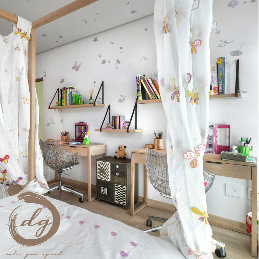 Using White As Base Color In This Gorgeous Kids Room , Deborah Garth Interior Design International (Pty)Ltd Deborah Garth Interior Design International (Pty)Ltd Chambre d'enfant coloniale Bois Effet bois