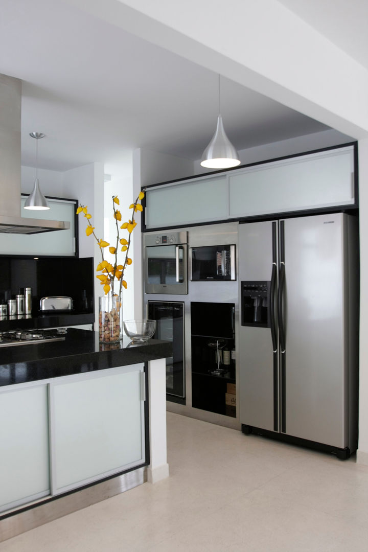 Cozinha para apartamento, Oficina de Móveis Beraldo Oficina de Móveis Beraldo Built-in kitchens