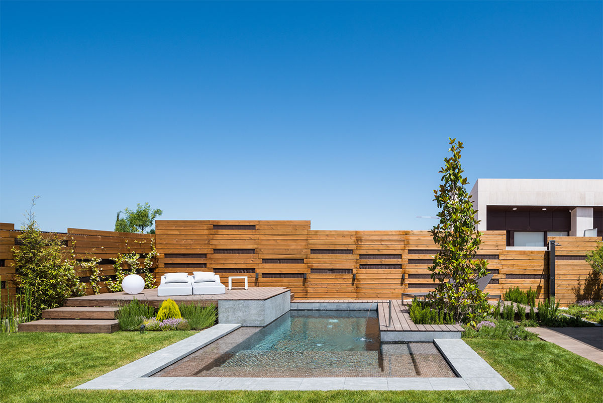 Diseño y construcción de piscinas y jardines zen en Madrid, AGi architects arquitectos y diseñadores en Madrid AGi architects arquitectos y diseñadores en Madrid Piscinas de jardim Madeira Acabamento em madeira